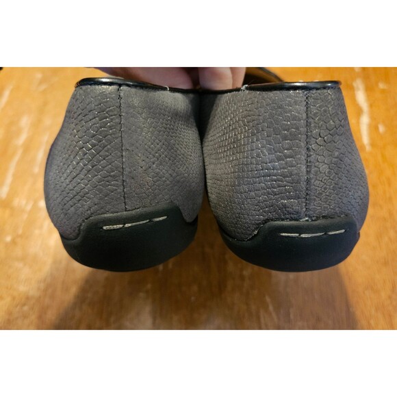 Comfortiva Mary Beth Comfort Loafers Size 8.5 Charcoal Lizard Print Grey Leather - Picture 5 of 7